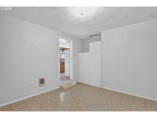 230 Sw 7TH Ave, Canby, OR 97013