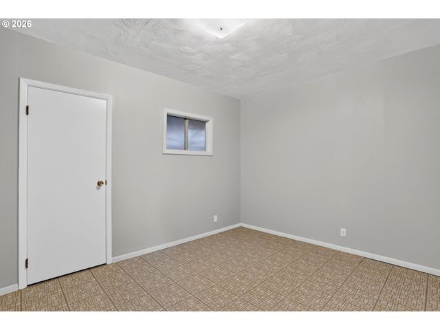 230 Sw 7TH Ave, Canby, OR 97013