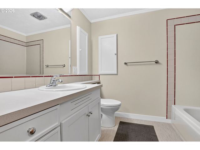 230 Sw 7TH Ave, Canby, OR 97013