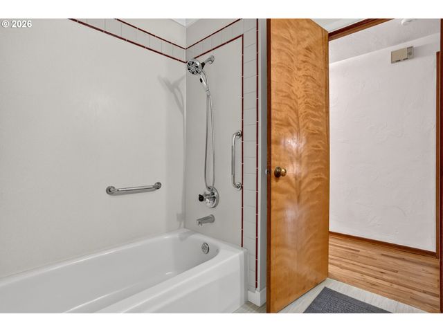 230 Sw 7TH Ave, Canby, OR 97013