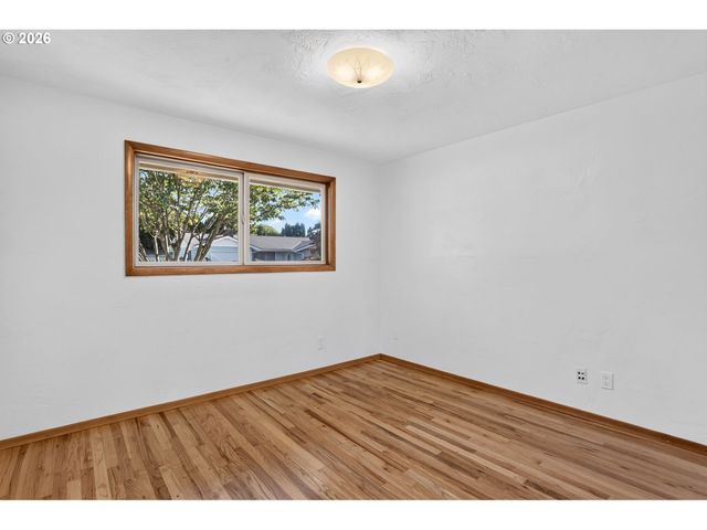 230 Sw 7TH Ave, Canby, OR 97013
