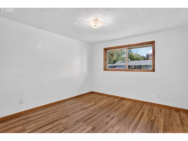 230 Sw 7TH Ave, Canby, OR 97013