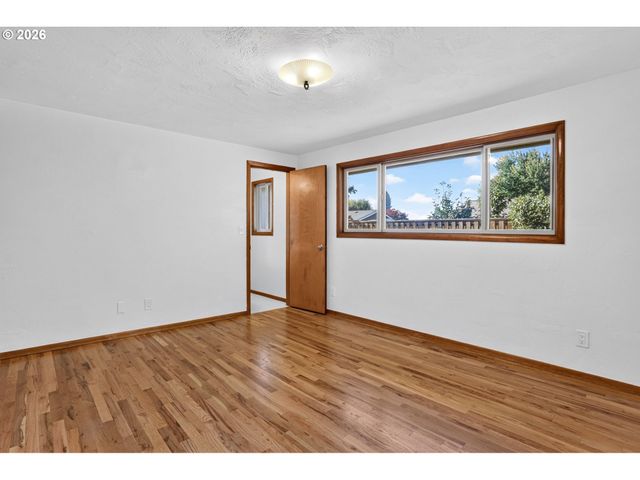 230 Sw 7TH Ave, Canby, OR 97013