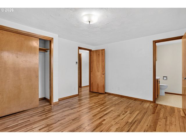 230 Sw 7TH Ave, Canby, OR 97013