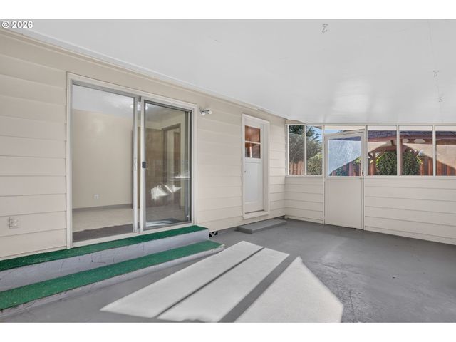 230 Sw 7TH Ave, Canby, OR 97013
