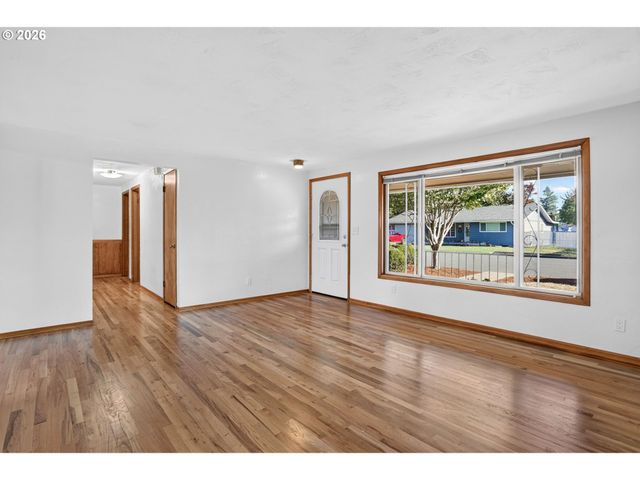 230 Sw 7TH Ave, Canby, OR 97013