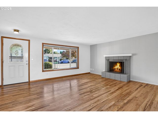 230 Sw 7TH Ave, Canby, OR 97013