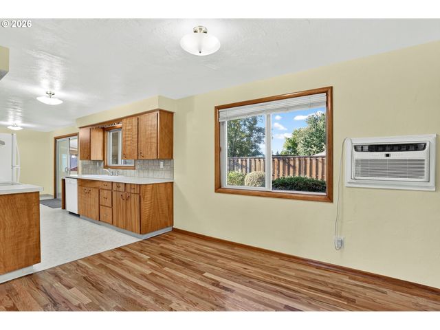 230 Sw 7TH Ave, Canby, OR 97013