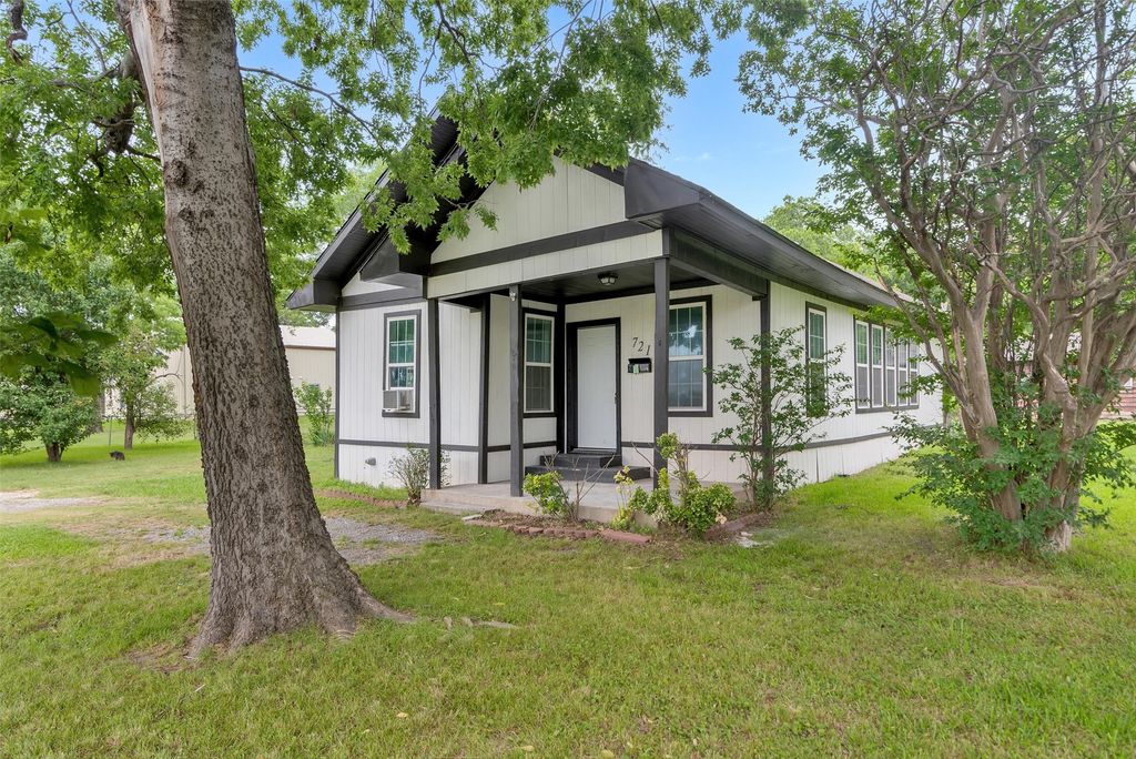 721 S First Street, Sherman, TX 75090