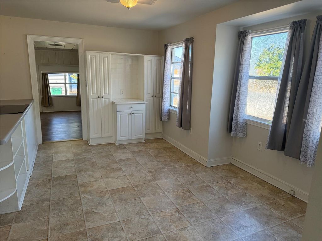 Image 11 of property listing at 5335 6TH STREET, Zephyrhills, FL 33542