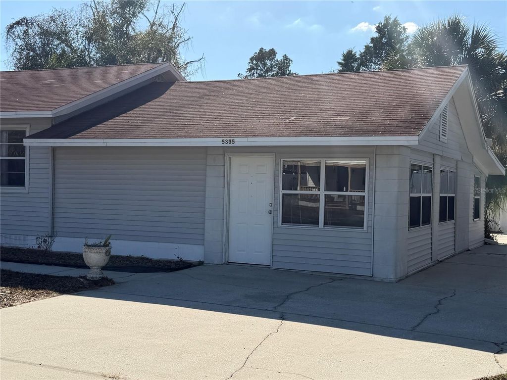 Image 3 of property listing at 5335 6TH STREET, Zephyrhills, FL 33542