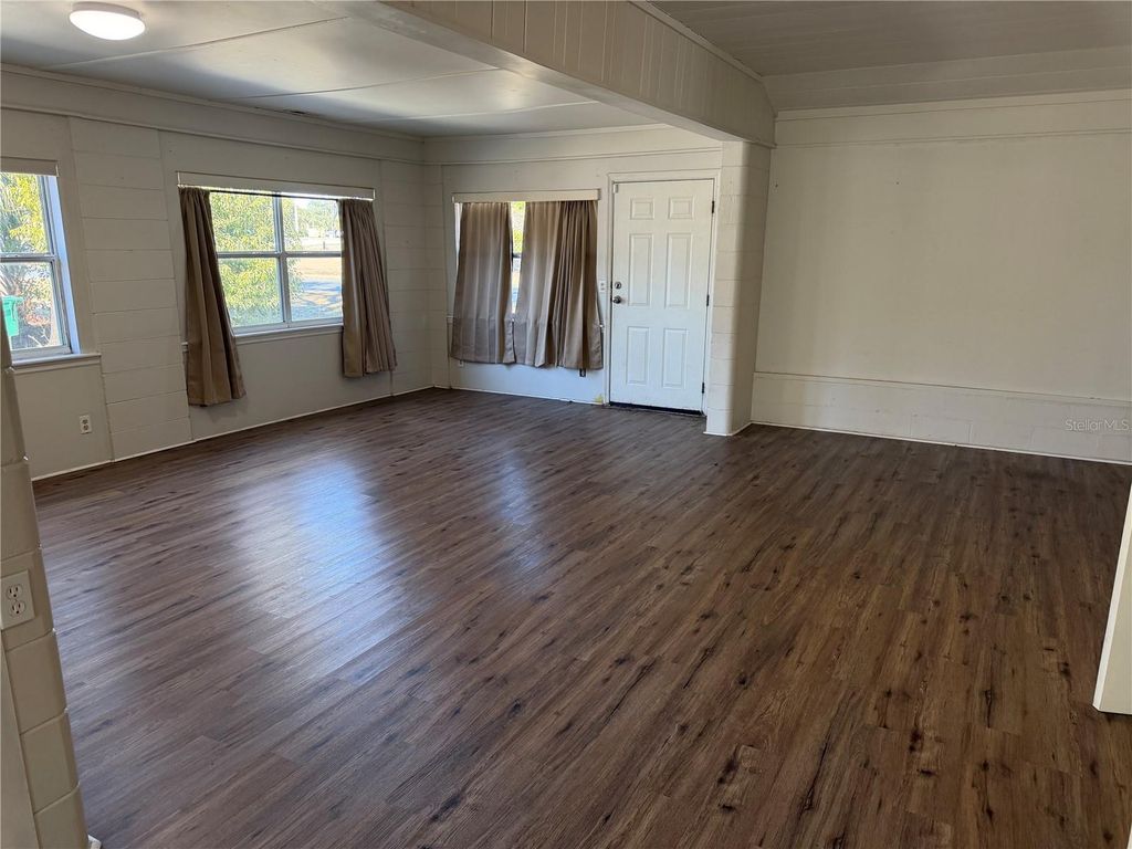 Image 25 of property listing at 5335 6TH STREET, Zephyrhills, FL 33542