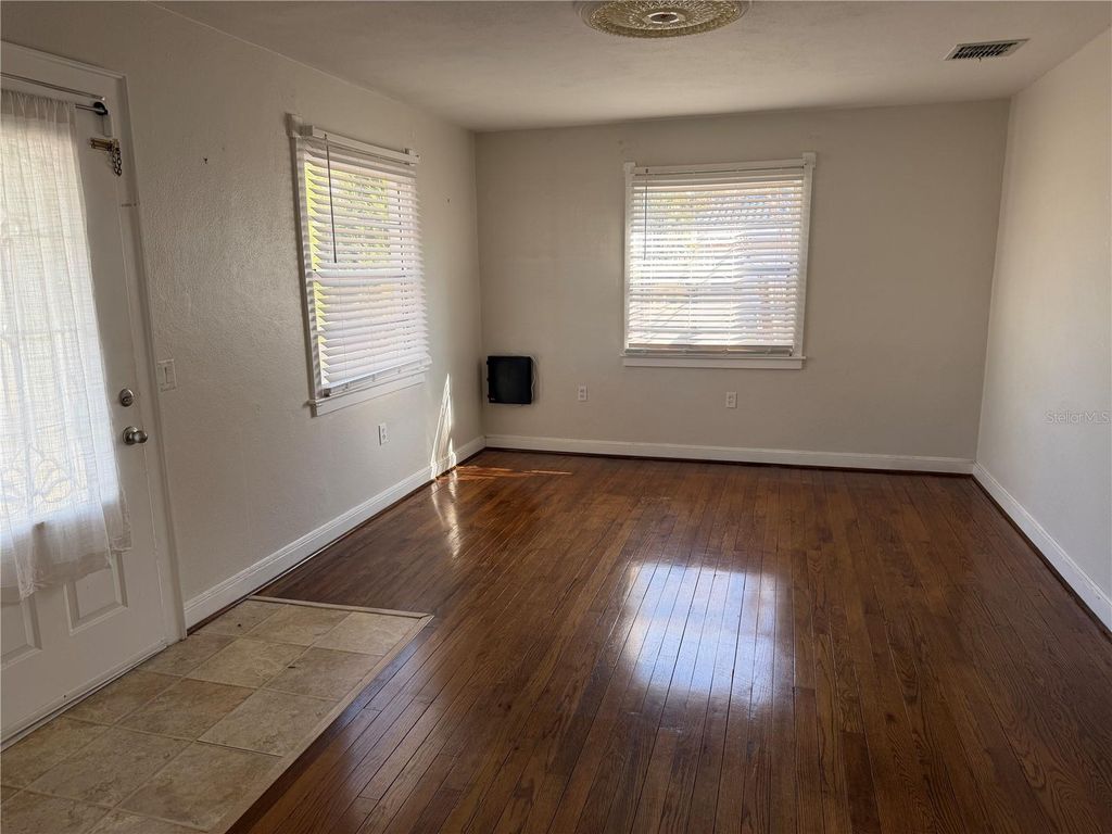 Image 5 of property listing at 5335 6TH STREET, Zephyrhills, FL 33542
