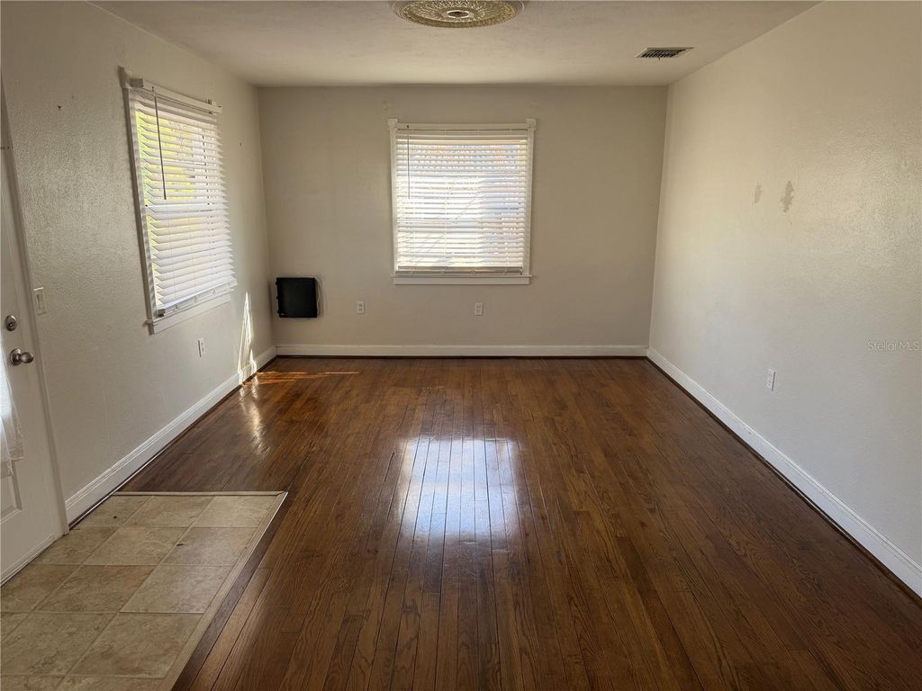Image 6 of property listing at 5335 6TH STREET, Zephyrhills, FL 33542