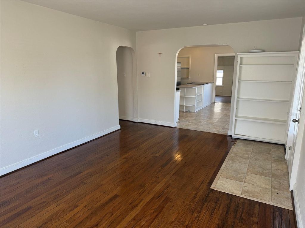 Image 7 of property listing at 5335 6TH STREET, Zephyrhills, FL 33542