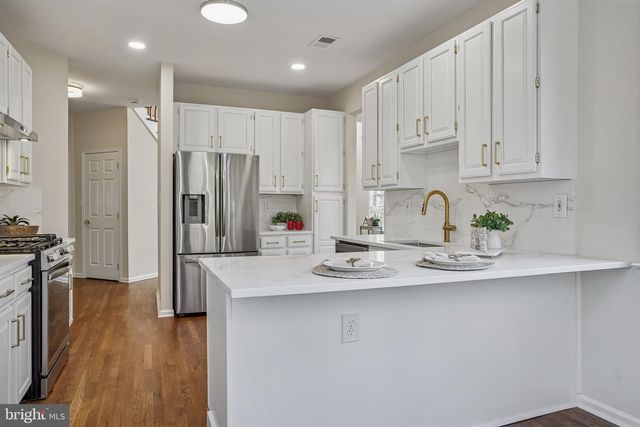 5 MCELROY LN, Belle Mead, NJ 08502