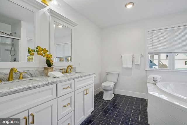 5 MCELROY LN, Belle Mead, NJ 08502