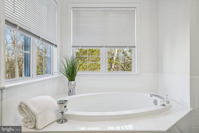 5 MCELROY LN, Belle Mead, NJ 08502