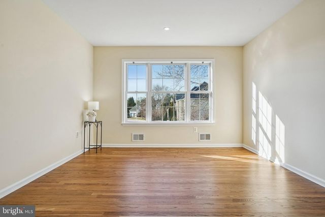 5 MCELROY LN, Belle Mead, NJ 08502