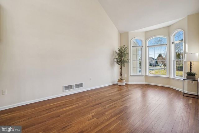 5 MCELROY LN, Belle Mead, NJ 08502