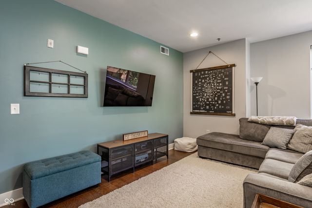 622 E 10th Street 205, Indianapolis, IN 46202