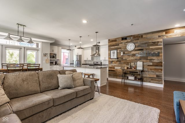 622 E 10th Street 205, Indianapolis, IN 46202