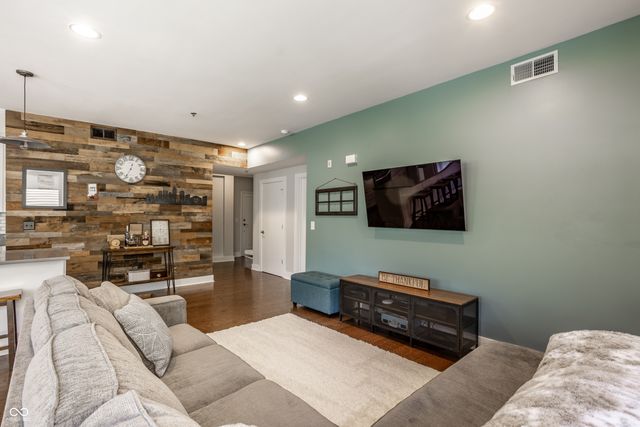 622 E 10th Street 205, Indianapolis, IN 46202