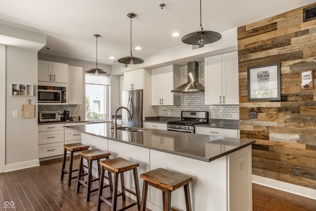 622 E 10th Street 205, Indianapolis, IN 46202
