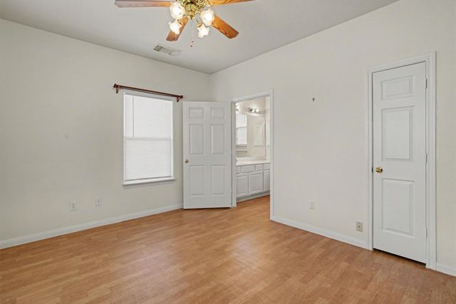 321 E Wilkins Street, League City, TX 77573