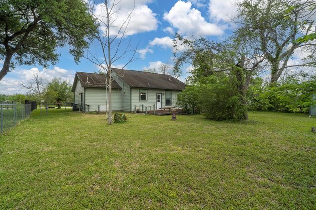 321 E Wilkins Street, League City, TX 77573