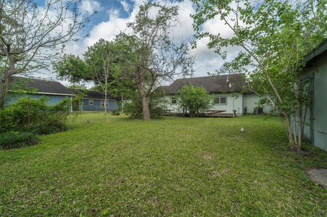 321 E Wilkins Street, League City, TX 77573