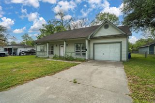 321 E Wilkins Street, League City, TX 77573