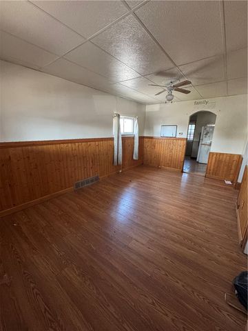 110 13th St, Conway, PA 15027