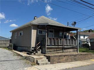 110 13th St, Conway, PA 15027
