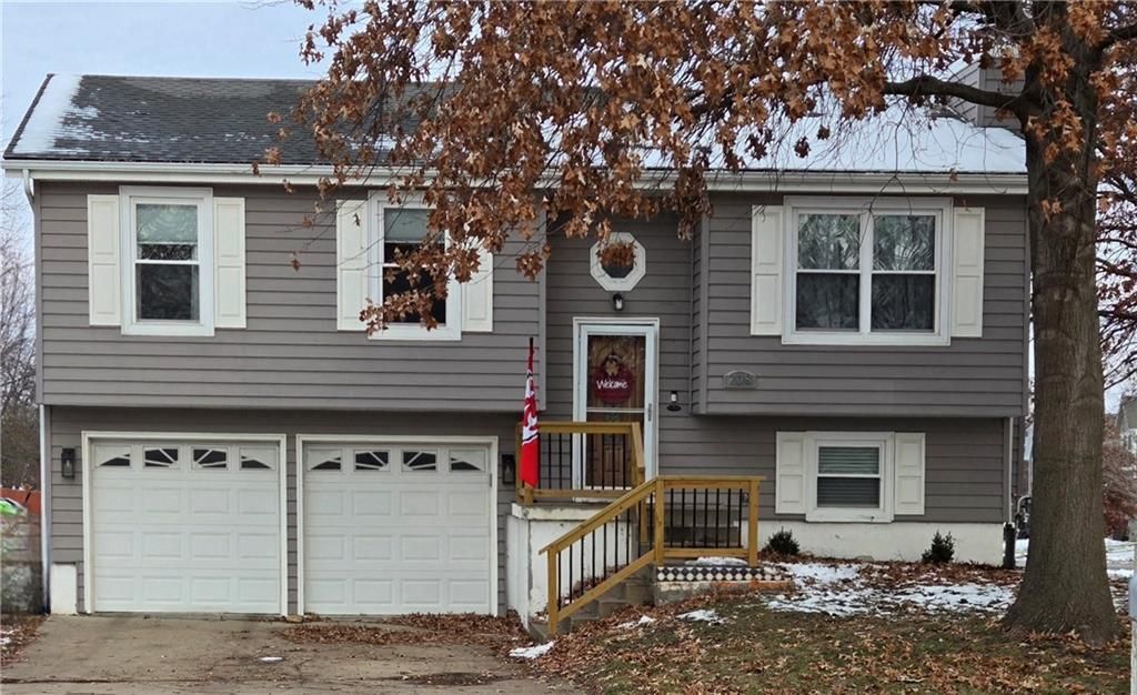 708 E Parma Way, Gardner, KS 66030