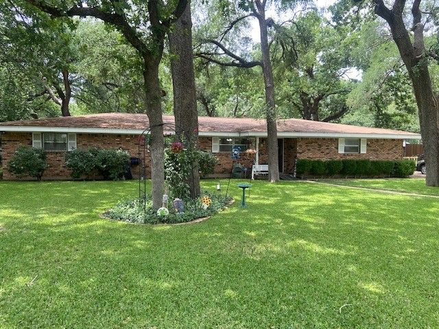2333 N Carrier Parkway, Grand Prairie, TX 75050