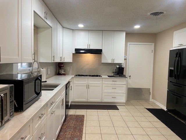 2333 N Carrier Parkway, Grand Prairie, TX 75050