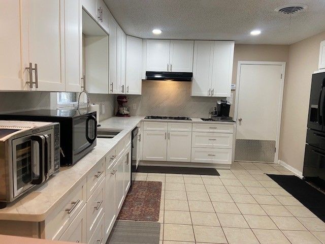 2333 N Carrier Parkway, Grand Prairie, TX 75050