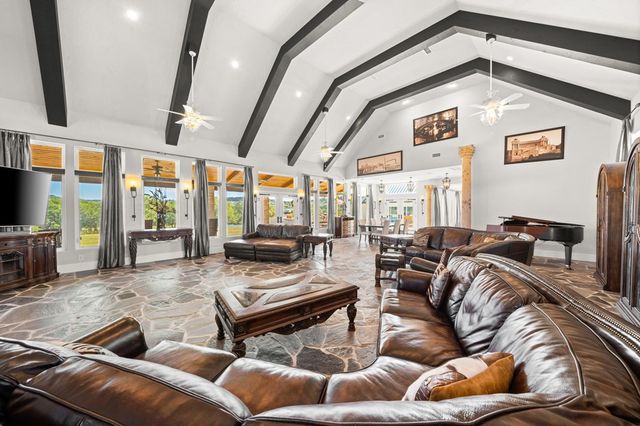 165 Williams Trail, Kerrville, TX 78028