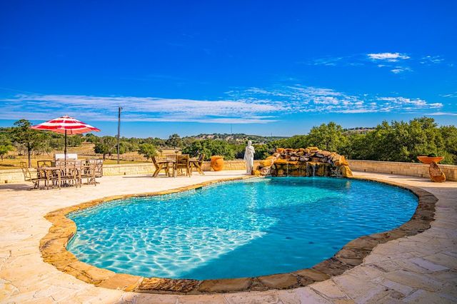 165 Williams Trail, Kerrville, TX 78028