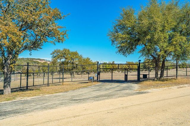 165 Williams Trail, Kerrville, TX 78028
