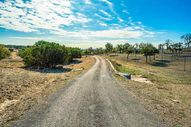 165 Williams Trail, Kerrville, TX 78028