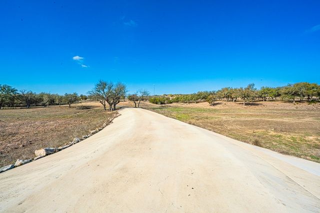 165 Williams Trail, Kerrville, TX 78028