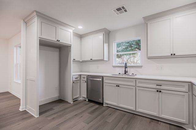 1019 E Walnut Street, Hillsboro, TX 76645