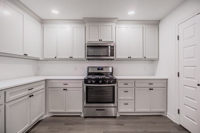 1019 E Walnut Street, Hillsboro, TX 76645