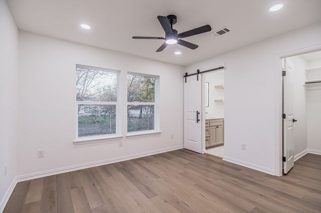 1019 E Walnut Street, Hillsboro, TX 76645