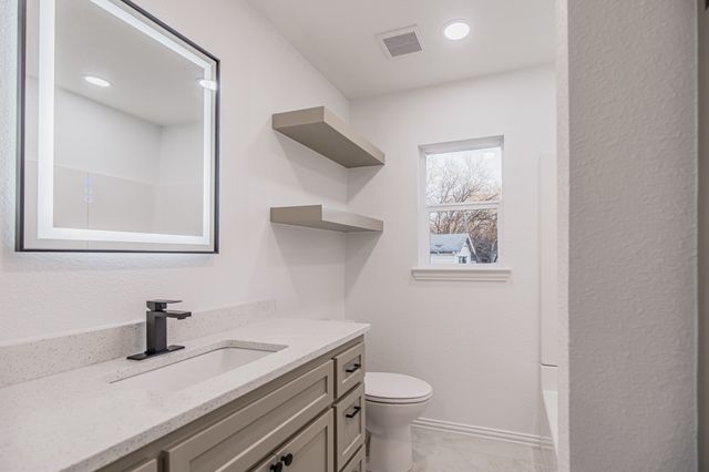 1019 E Walnut Street, Hillsboro, TX 76645