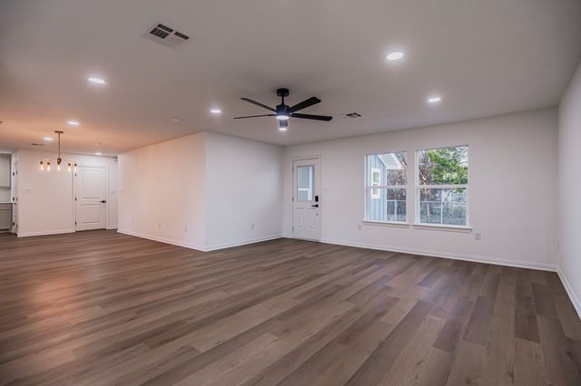 1019 E Walnut Street, Hillsboro, TX 76645