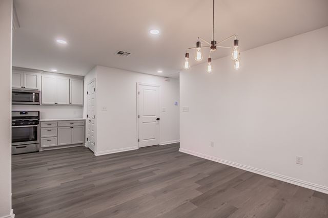 1019 E Walnut Street, Hillsboro, TX 76645