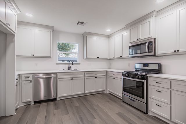 1019 E Walnut Street, Hillsboro, TX 76645